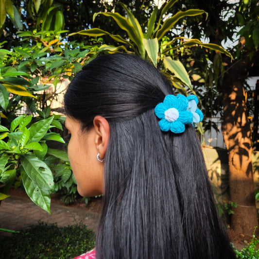 Crochet Light Blue Mini flower claw